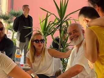 Σάλος για τις διακοπές της Μελόνι στην Αλβανία