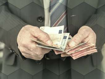 Οι κλίμακες των αυξήσεων για τους συνταξιούχους με προσωπική διαφορά (πίνακες)