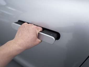 Επίσημο: Τέλος οι ηλεκτρονικές χειρολαβές στα ηλεκτρικά αυτοκίνητα