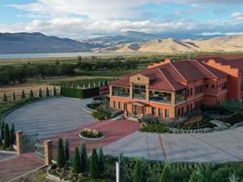 Κτήμα Άλφα: Η διάσπαση της Σαντορίνης και οι νέες επενδύσεις