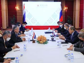 Η Νοτιοανατολική Ασία αμήχανη παρακολουθεί την κόντρα ΗΠΑ - Κίνας