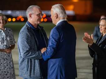 Τα ηθικά διλήμματα της ανταλλαγής κρατουμένων και οι παγίδες που στήνει ο Πούτιν