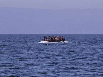 Politico: Η Frontex απειλεί με περικοπή της χρηματοδότησης στην Ελλάδα εν μέσω καταγγελιών για pushbacks