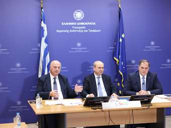 Συνάντηση Κ. Χατζηδάκη και Κ. Τσιάρα με αγρότες της Κρήτης