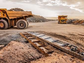 Σε νέα υψηλά ο χρυσός με ώθηση από τον Πάουελ - Ράλι άνω του 10% για το παλλάδιο