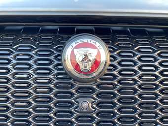 Όταν η διαφήμιση προκαλεί: Τα "μοντέλα" της Jaguar