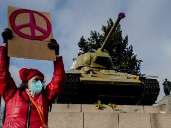 Γερμανία: Περίπου 10.000 διαδήλωσαν στο Βερολίνο κατά της αποστολής όπλων στην Ουκρανία και υπέρ των διαπραγματεύσεων με την Ρωσία