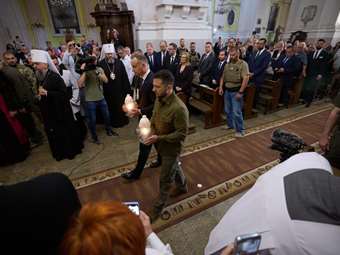 Ζελένσκι και Ντούντα απέτισαν φόρο τιμής στα θύματα των σφαγών Πολωνών από Ουκρανούς εθνικιστές στο Β' Παγκόσμιο