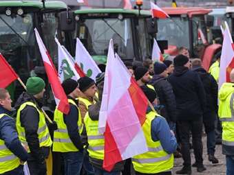 Πολωνία: Αγρότες πέταξαν αυγά σε γραφείο της ΕΕ στο Βρότσλαβ