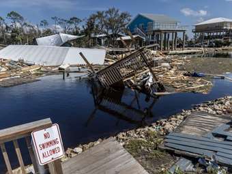 ΗΠΑ: Τουλάχιστον 50 νεκροί και ανυπολόγιστες καταστροφές από το πέρασμα του τυφώνα Χέλεν