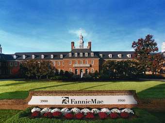 FT: Η αμερικανική κυβέρνηση ξαναπροσλαμβάνει απολυμένα στελέχη των Fannie Mae, Freddie Mac, εν όψει της εισαγωγής τους στο Χρηματιστήριο