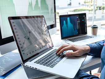 Πώς επηρεάζει το shutdown της Ουάσινγκτον τις μετοχές