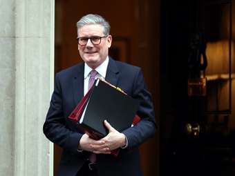 Ήρθε η ώρα ο Στάρμερ να ορθώσει ανάστημα στην Ουάσινγκτον