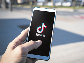 Μπέσεντ: Η Κίνα ενέκρινε τη συμφωνία μεταβίβασης του TikTok