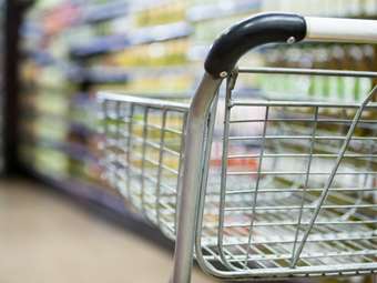 Σουπερμάρκετ: Ποια προϊόντα ακρίβυναν - "Άλμα" 9% στην τιμή της σοκολάτας