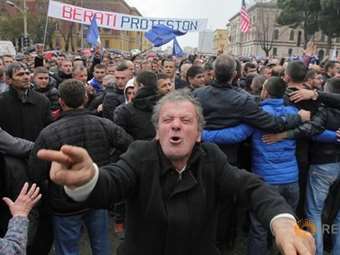 Αλβανία: Ταραχές στα Τίρανα, σε διαδήλωση της αντιπολίτευσης κατά της κυβέρνησης Ράμα