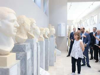 Η ΠτΔ Κ. Σακελλαροπούλου εγκαινίασε το ανακαινισμένο Αρχαιολογικό Μουσείο Δήλου