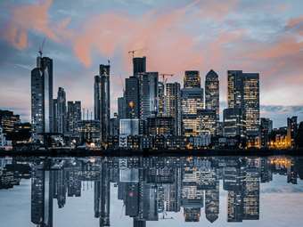 Μ. Βρετανία: Οι επικεφαλής των εισηγμένων κέρδισαν σε 3 ημέρες ποσά που ισοδυναμούν με τον μέσο ετήσιο μισθό