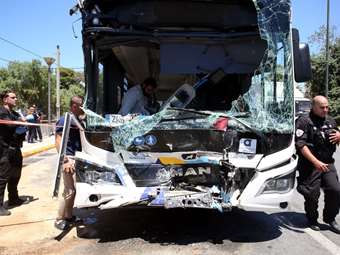 Σύγκρουση λεωφορείων στη Βούλα: 12 τραυματίες συνεχίζουν να νοσηλεύονται εκ των οποίων 6 παιδιά