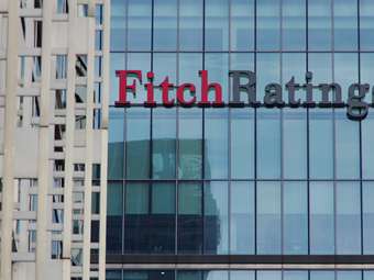 Fitch: "Σήμα" για νέα αναβάθμιση της Ελλάδας – Ισχυρά δημοσιονομικά, ανθεκτική ανάπτυξη και η ταχύτερη μείωση χρέους διεθνώς