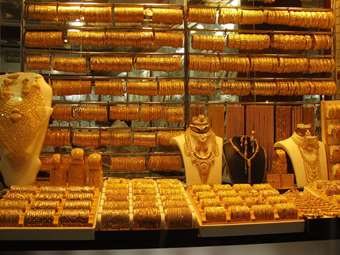 Απώλειες για τον χρυσό καθώς η ισχυρή απασχόληση στις ΗΠΑ μειώνει τις ελπίδες για μεγάλη μείωση επιτοκίων από τη Fed