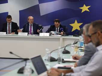 Στα 900 εκατ. ευρώ οι μειώσεις φόρων - Τι περιλαμβάνει το πακέτο μέτρων