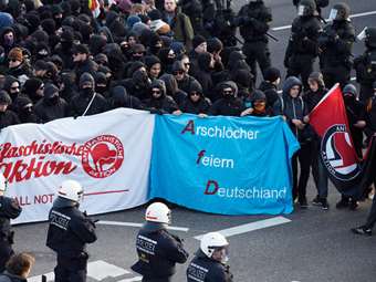 Πώς η AfD αντλεί νέα στελέχη από σκιώδεις αδελφότητες