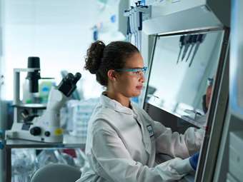 Νέα δεδομένα για το nusinersen υπογραμμίζουν τη δέσμευση της Biogen για την ενίσχυση της κλινικής έρευνας στη Νωτιαία Μυϊκή Ατροφία (SMA)