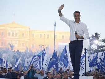 "Σκληρό ροκ" Μητσοτάκη στον δρόμο προς τις ευρωεκλογές