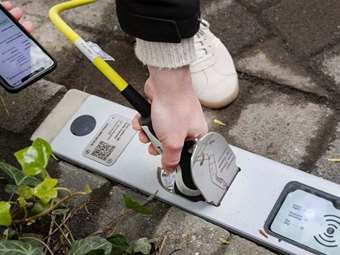 Η καινοτομία που αλλάζει τον τρόπο φόρτισης ηλεκτρικών αυτοκινήτων (video)