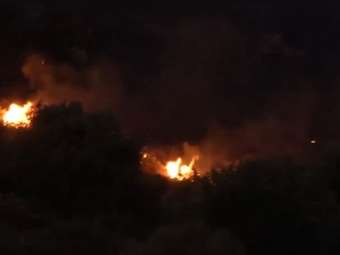 Ανεξέλεγκτη η φωτιά στις Πετριές Εύβοιας: Ολονύχτια μάχη με τις φλόγες