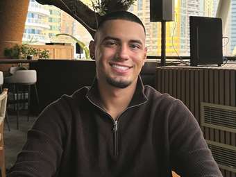 Γιάννης Λουλούδης: Ξεκινώντας στο online sneaker reselling με €800 και ένα laptop