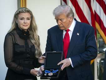 Τραμπ: Απένειμε μεταθανάτια στον Τσάρλι Κερκ την κορυφαία πολιτική διάκριση των ΗΠΑ