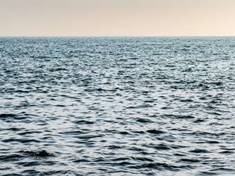 Ινδονησία: Οι διασώστες ανέσυραν σορό κατά την έρευνα για τον αγνοούμενο Ισπανό προπονητή ποδοσφαίρου μετά από ναυάγιο