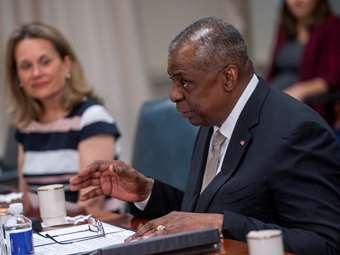 Ο υπουργός Άμυνας των ΗΠΑ εκφράζει "ανησυχία" για τα πυρά του Ισραήλ εναντίον του στρατού του Λιβάνου