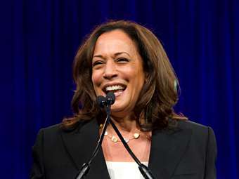 Οι δωρεές στην καμπάνια της Κάμαλα Χάρις μετά την απόσυρση Μπάιντεν ξεπέρασαν τα 100 εκατ. δολ.