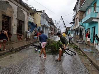 Οι ΗΠΑ προσφέρουν ανθρωπιστική βοήθεια στην Κούβα