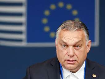 Ουγγαρία: Οργή για τα σχόλια συμβούλου του Όρμπαν περί σοβιετικής εισβολής
