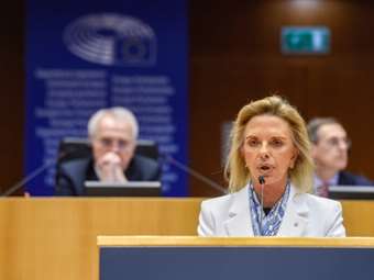 Ευρωπαϊκό Κοινοβούλιο: Η Ελ. Βόζενμπεργκ πρόεδρος της Επιτροπής Μεταφορών και Τουρισμού - Τρίτη αντιπρόεδρος η Ε. Κουντουρά