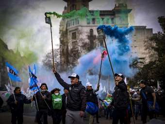 Αργεντινή: Πρώτη αντικυβερνητική διαδήλωση και οι διοργανωτές πληρώνουν το κόστος για τις δυνάμεις ασφαλείας