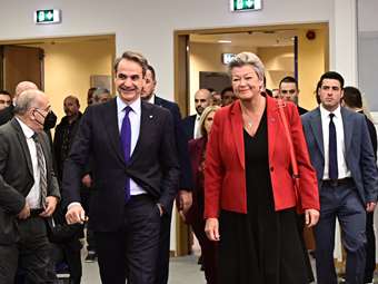 Συνάντηση με τον Κ, Μητσοτάκη είχε η επίτροπος Ι. Γιόχανσον στο Υπ. Μετανάστευσης και Ασύλου