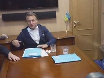 Η Ρωσία είδε... κοκαΐνη στο τραπέζι των Μακρόν, Μερτς, Στάρμερ - "Ήταν ένα χαρτομάντηλο", απαντά η Γαλλία