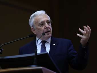 Ο μακροβιότερος διοικητής κεντρικής τράπεζας στον κόσμο είναι Ευρωπαίος και θα παραμείνει για άλλα πέντε χρόνια στη θέση του