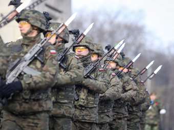 Η Πολωνία εξοπλίζεται και ετοιμάζεται για πόλεμο