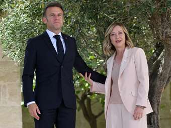 Politico: Η Γαλλία γίνεται Ιταλία και η Ιταλία πανηγυρίζει