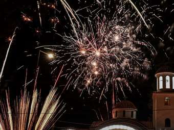 Χωρίς τέλος οι τραυματισμοί από κροτίδες αυτό το Πάσχα: 14χρονος στο Παίδων από δυναμιτάκι που του έσκασε στα χέρια