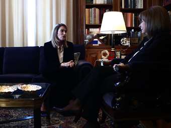 Συνάντηση Κ. Σακελλαροπούλου - Ρ. Μέτσολα: "Καθήκον όλων μας η διαμόρφωση του κοινού ευρωπαϊκού μας μέλλοντος"