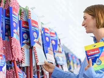 Vileda: Η ελληνική νοικοκυροσύνη φέρνει μερίσματα στους Γερμανούς