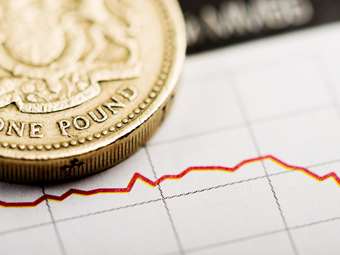 Βρετανία: Βουτιά για τη στερλίνα μετά την ομιλία - έκπληξη της Ριβς