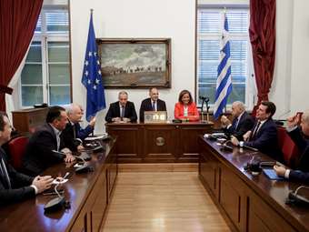 Όλο το παρασκήνιο της τρίωρης συνάντησης Γεραπετρίτη με τους βουλευτές της ΝΔ